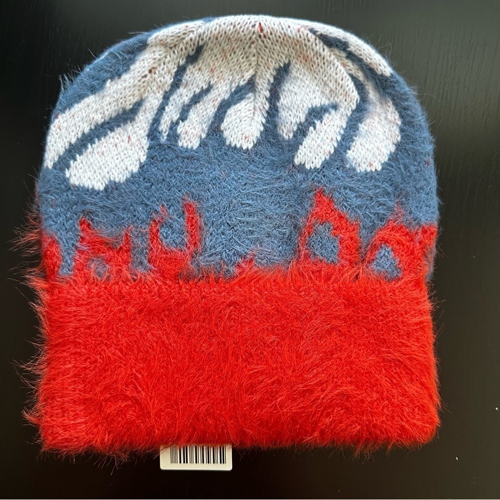 New with tags Urban Outfitters Beanie - Picture 5 of 7
